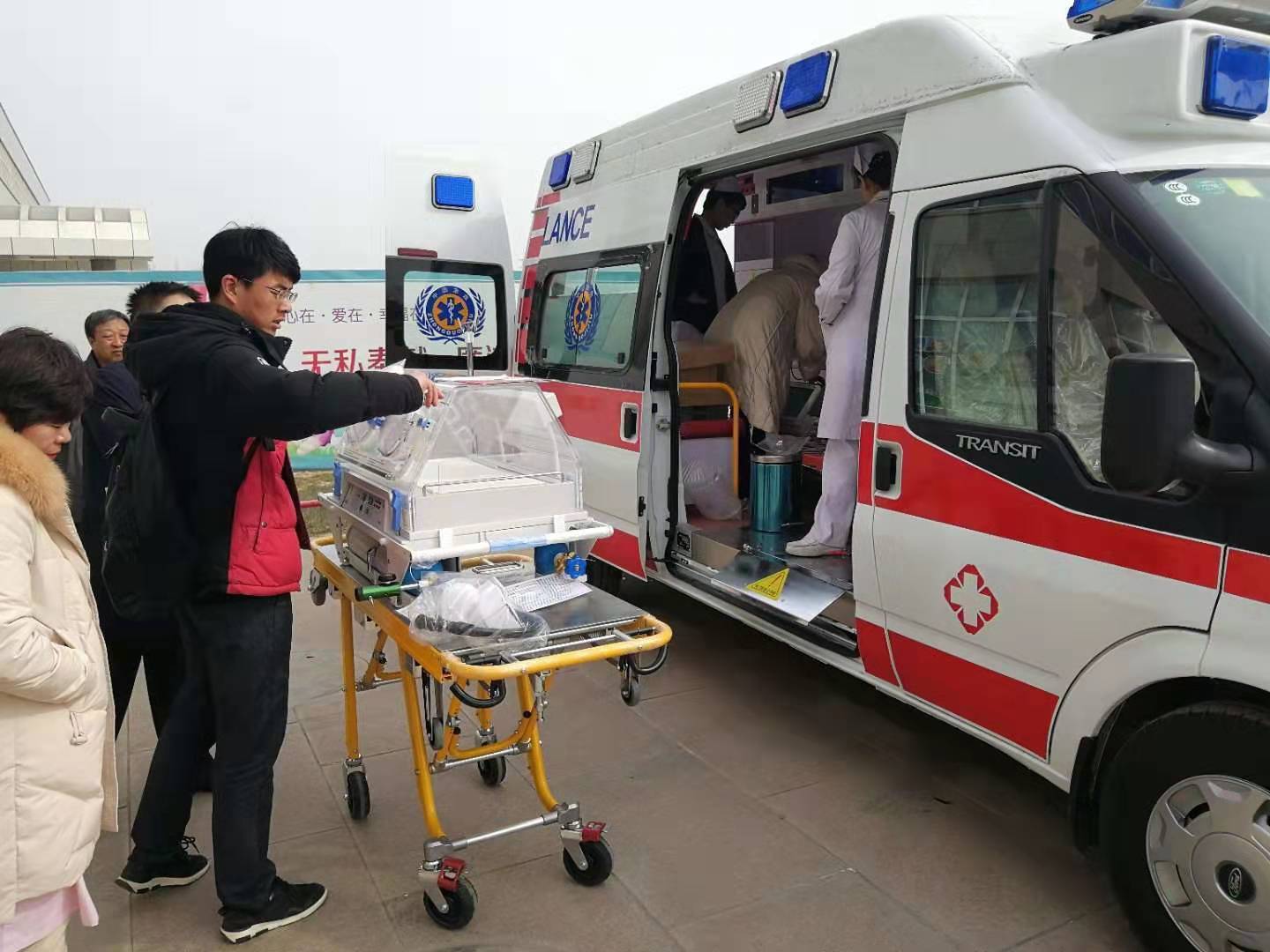 德格县救护车转院